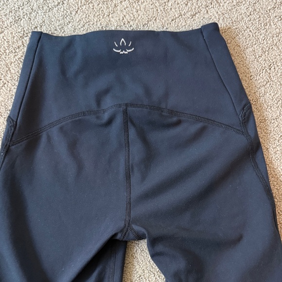 Beyond Yoga Midnight Black High-Waist Leggings - Picture 3 of 4